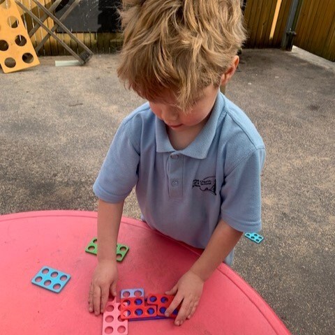 AR making number bonds to 10 Numicon